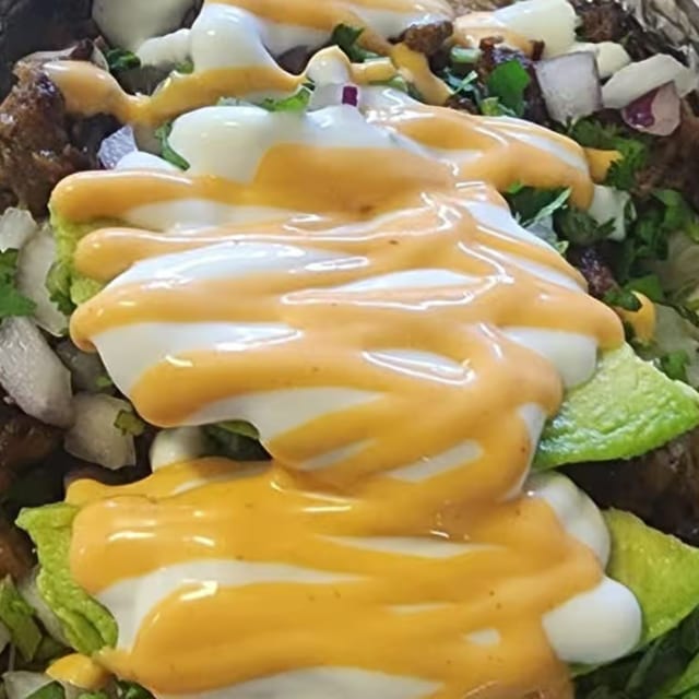 Papa Ala Parrilla / Cheese Baked Potatoes Carnitas.