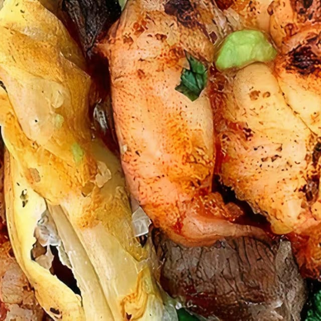 Taco Perron Asada Y Camaron / Beef and Shrimp.